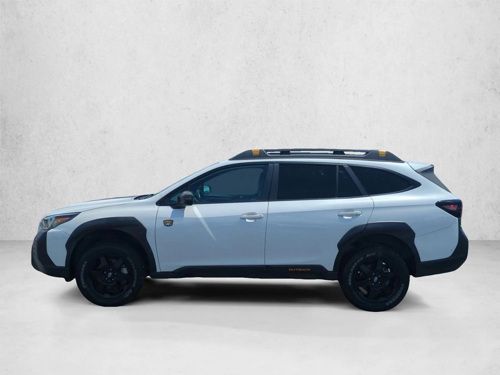 Used 2023 Crystal White Pearl Subaru Wilderness image 9