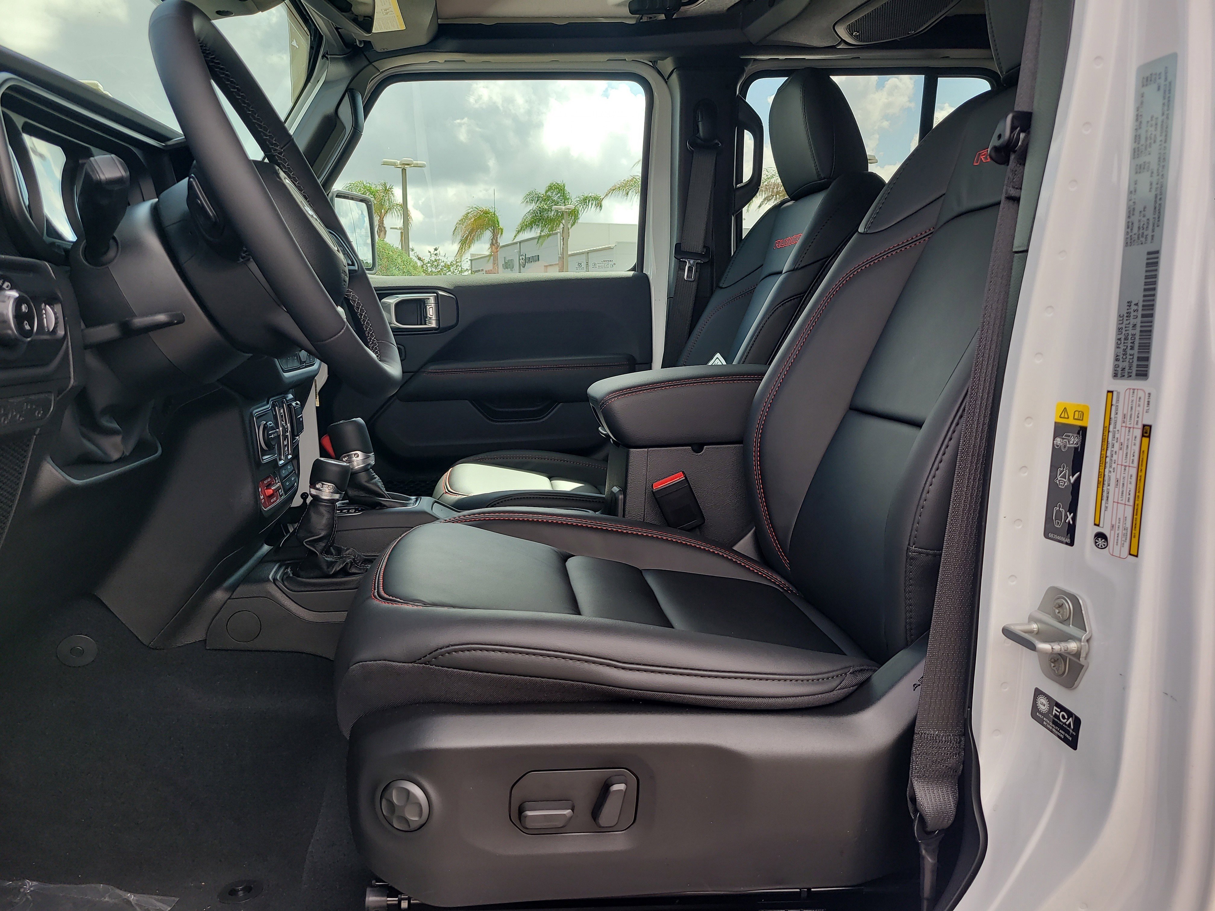 New 2026 Bright White Clear-Coat Exterior Paint Jeep Rubicon X image 13