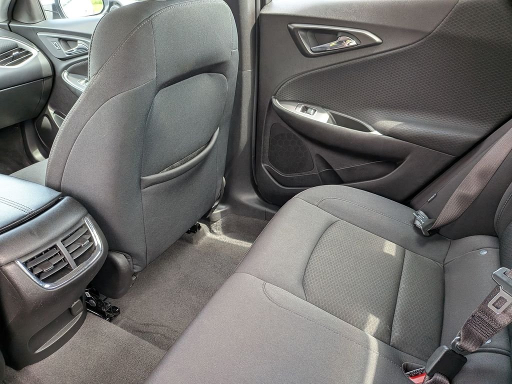 Used 2025 White Chevrolet LT image 33