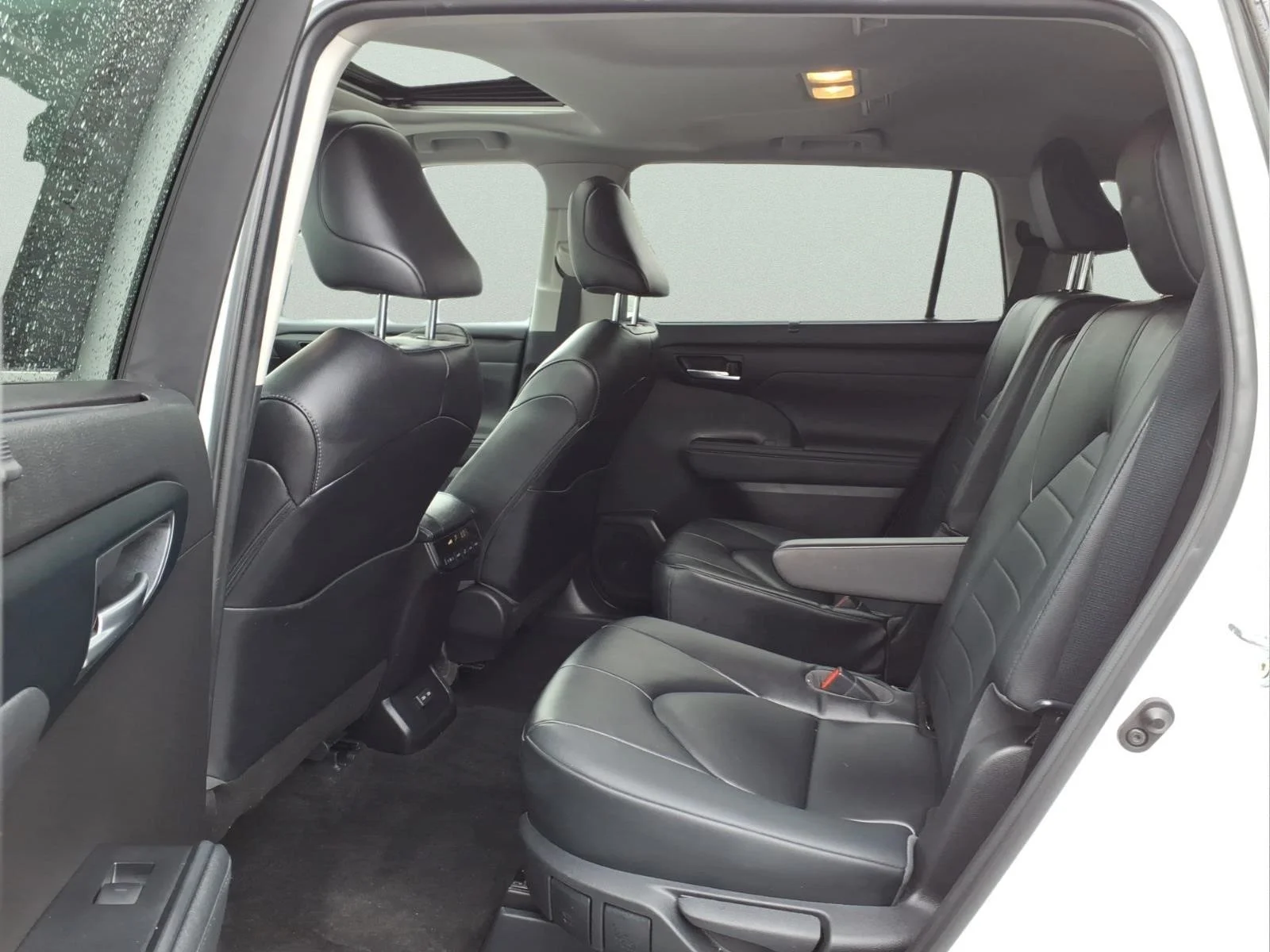 Used 2023 Beige Toyota XLE image 11