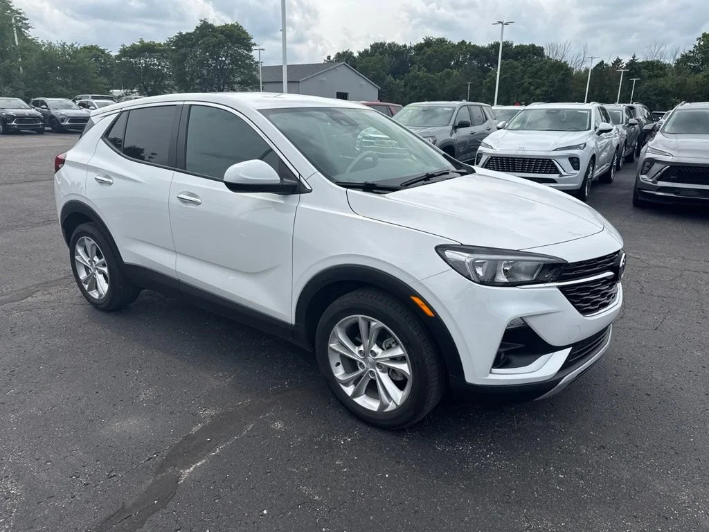 Used 2023 SUMMIT WHITE Buick Preferred image 5