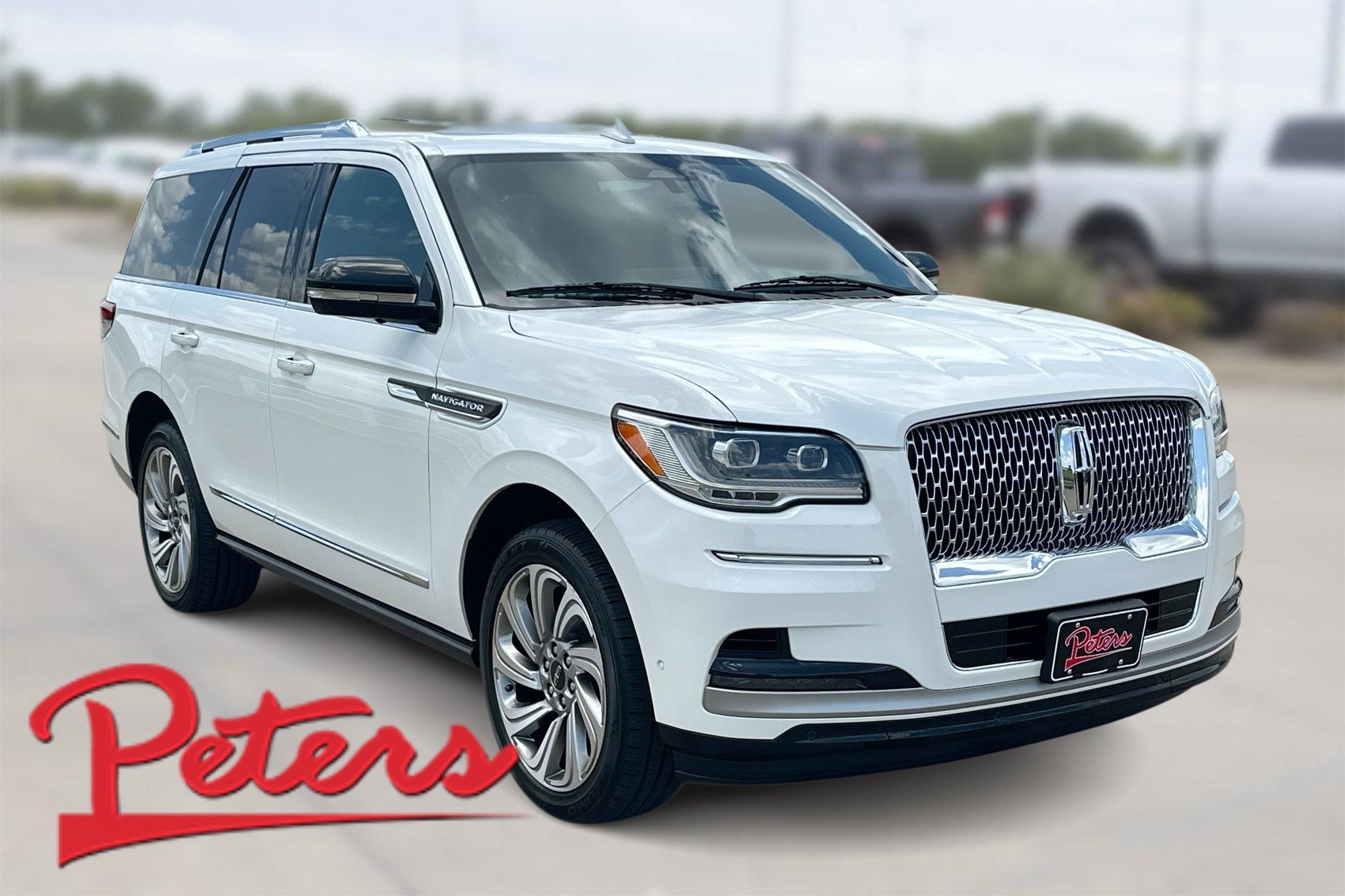 Used 2023 White Metallic Lincoln Reserve image 1