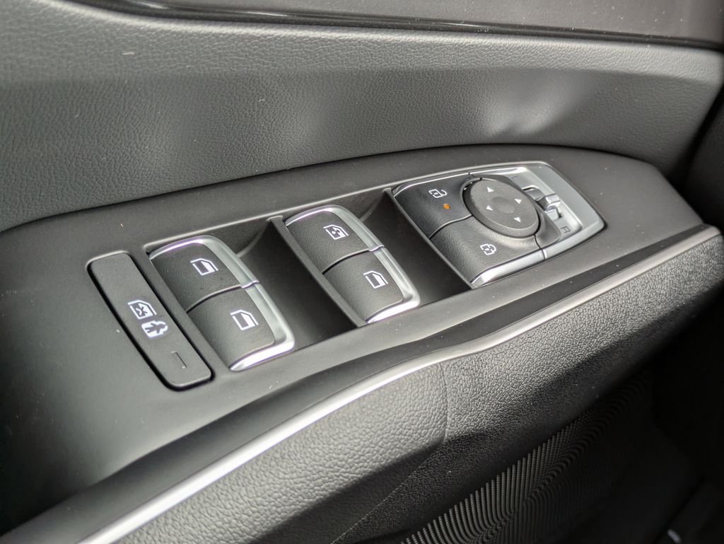 New 2026 Glacial White Pearl Kia LX image 23