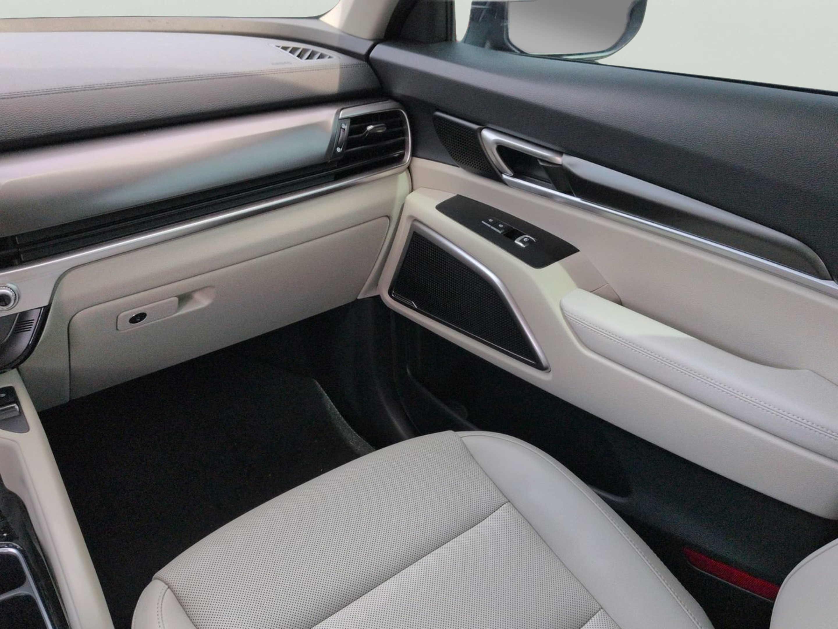 Certified Used 2025 Ebony Black Kia S image 16