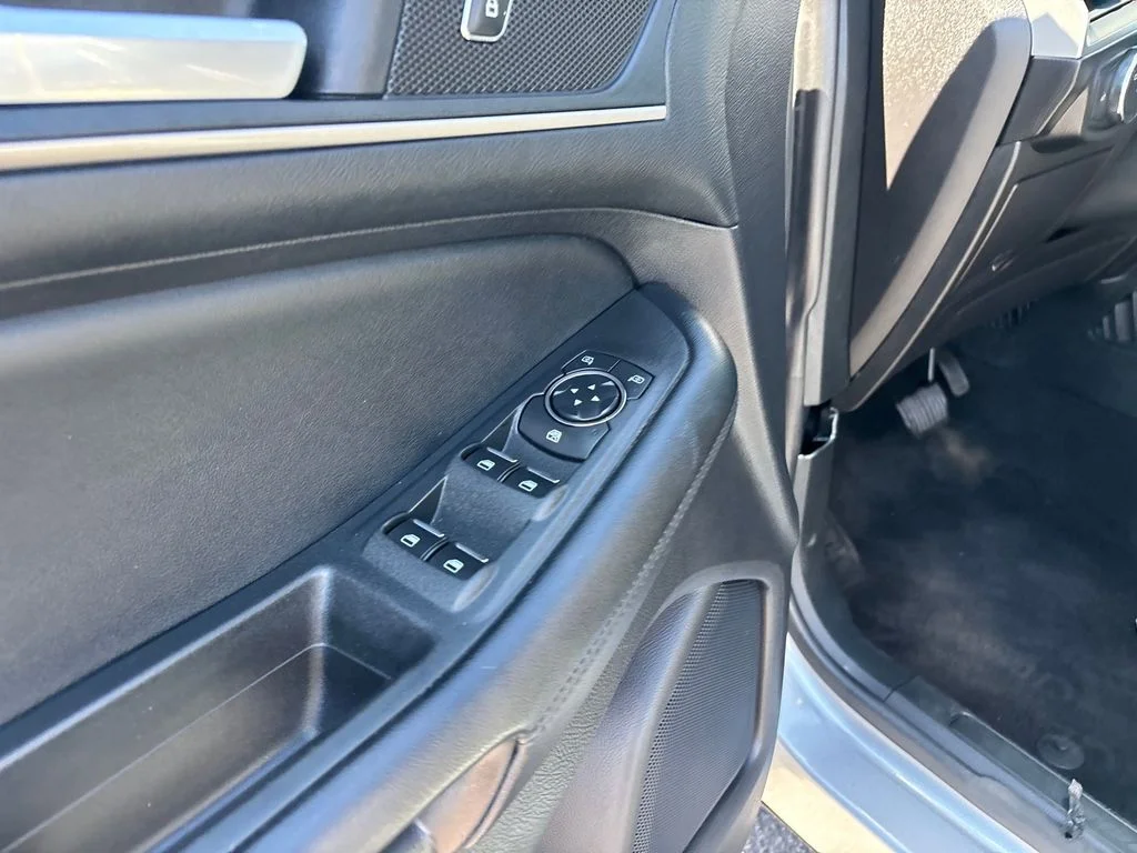Used 2022 Silver Ford SEL image 19