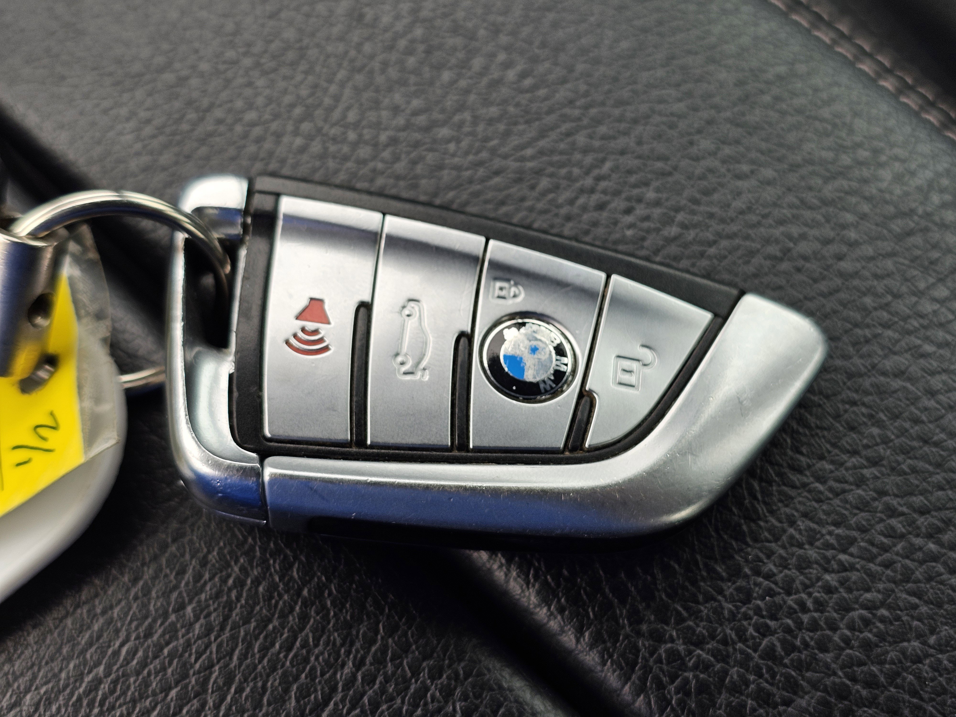 2019 BMW 5 Series 530e - Photo 32