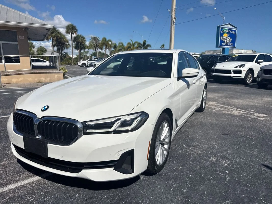 Used 2023  BMW i xDrive image 1