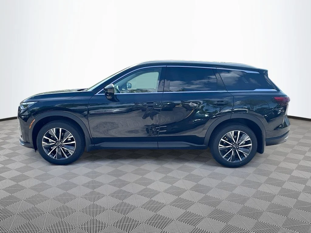 Used 2027 Black INFINITI LUXE image 9