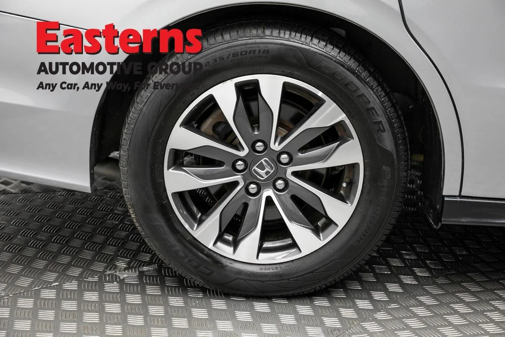 Used 2023 Silver Honda EX-L image 30