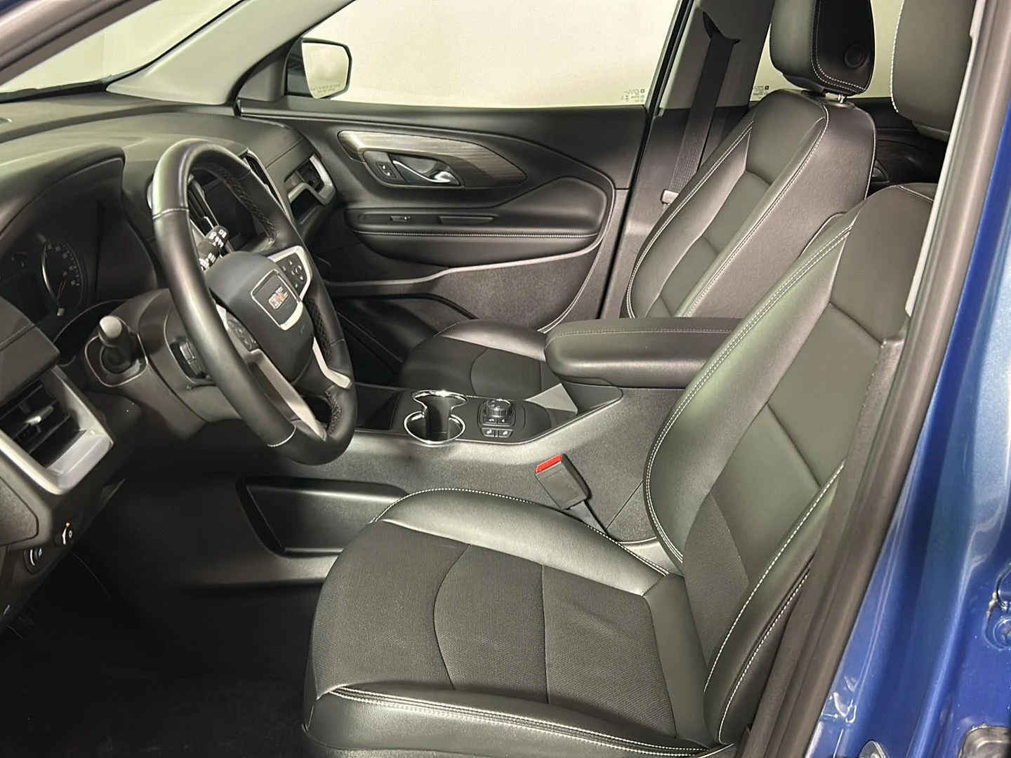 Used 2024 Downpour Metallic GMC SLT image 14