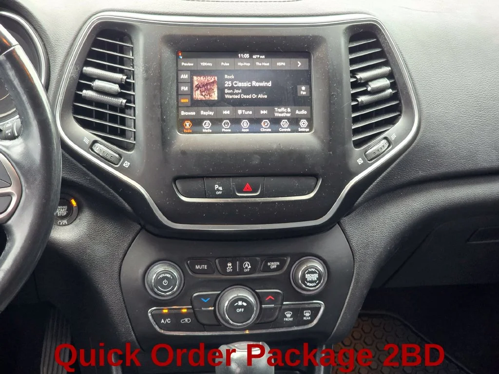 Used 2019 Black Jeep Latitude Plus image 19