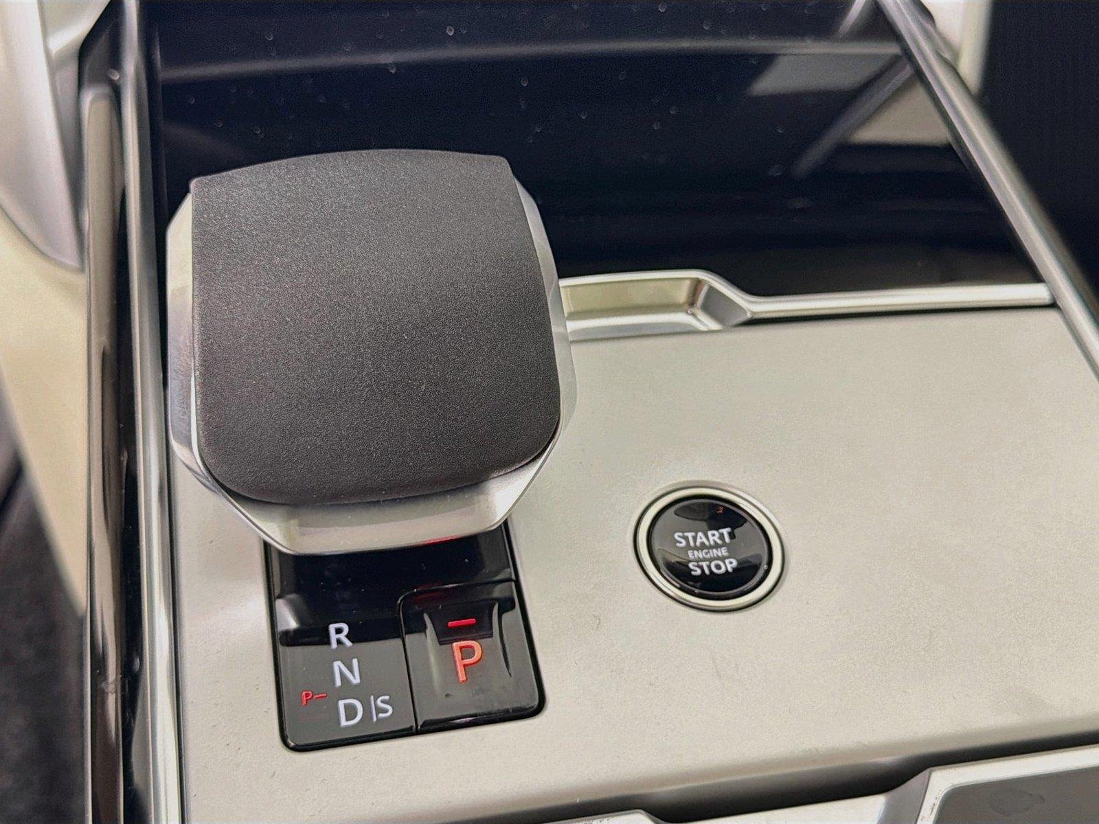 New 2026 Santorini Black Land Rover SE image 17