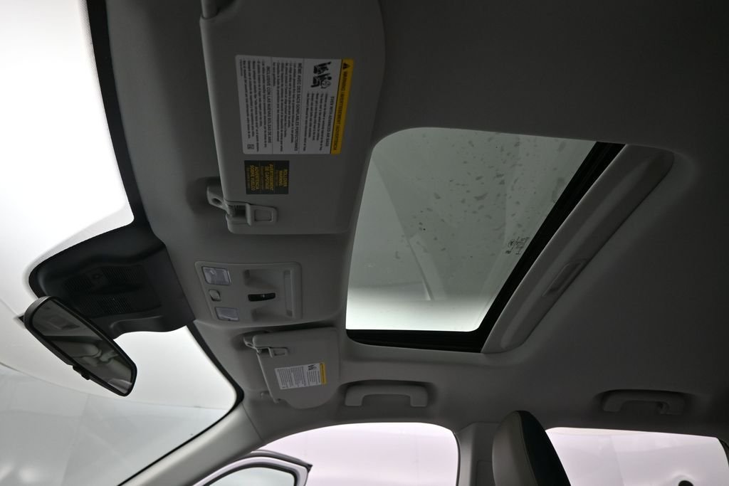 New 2026 Oxford White Ford Lariat image 21