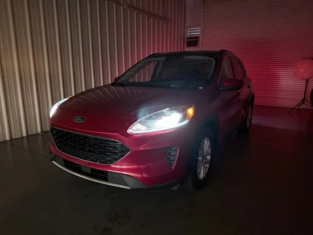 Used 2020 Red Ford SE image 8