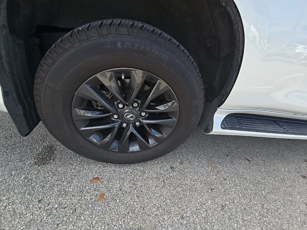 Certified Used 2023 White Lexus 460 image 5