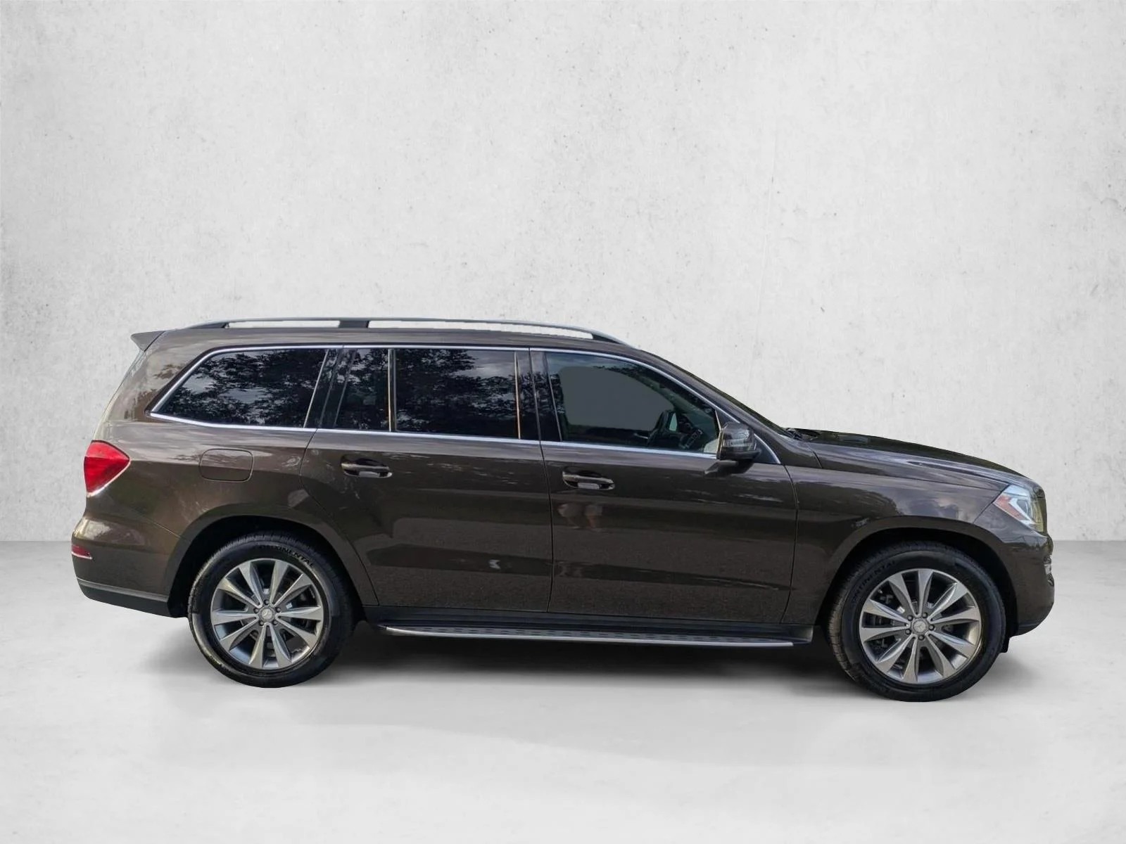 Used 2013 Brown Mercedes-Benz GL 450 image 4