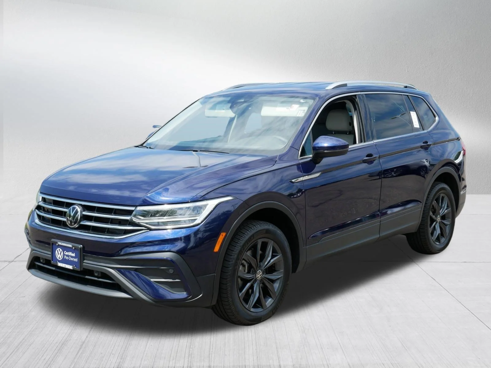 Certified Used 2023 Atlantic Blue Metallic Volkswagen SE image 3