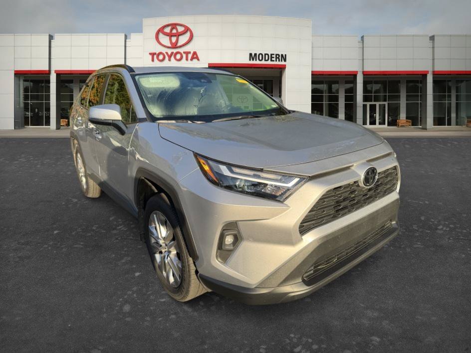 Used 2024 Silver Sky Metallic Toyota XLE Premium image 3