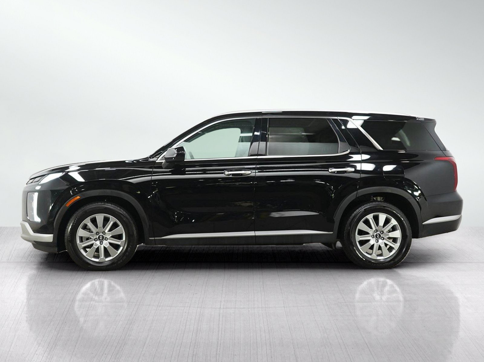 Used 2025 Hyundai Palisade SEL with VIN KM8R2DGE0SU867190 for sale in Minneapolis, Minnesota