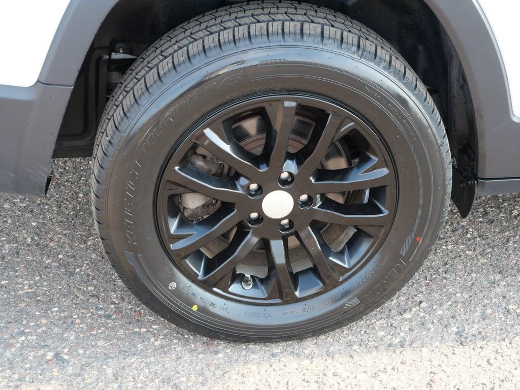 Certified Used 2020 White Jeep Latitude image 7