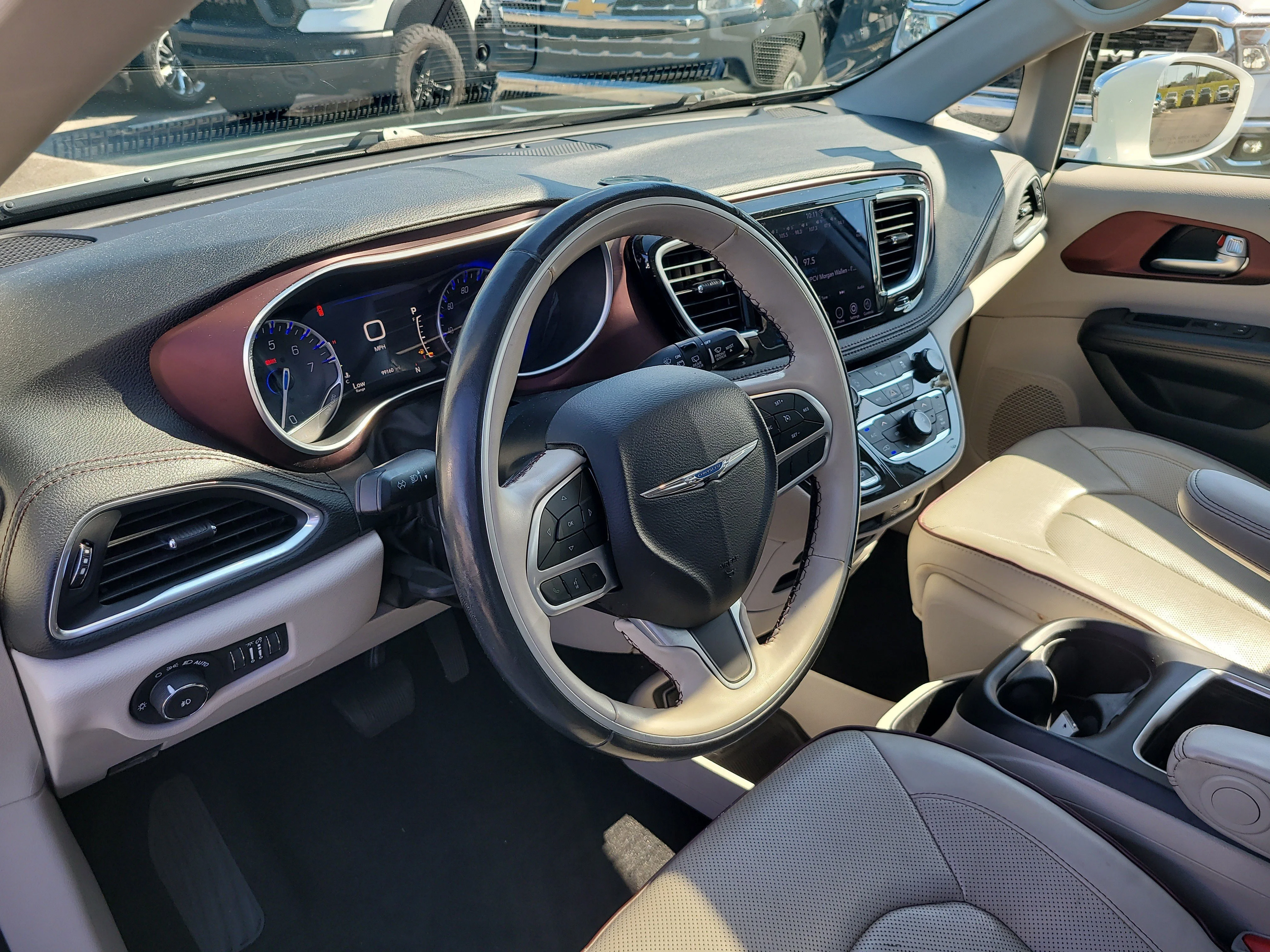 Used 2020 Bright White Clearcoat Chrysler Limited image 19