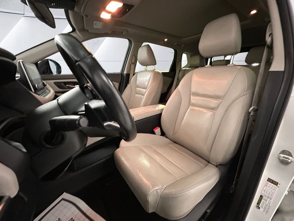 Used 2023 White Nissan SL image 8