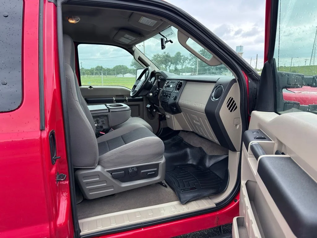 Used 2010  Ford XL image 24