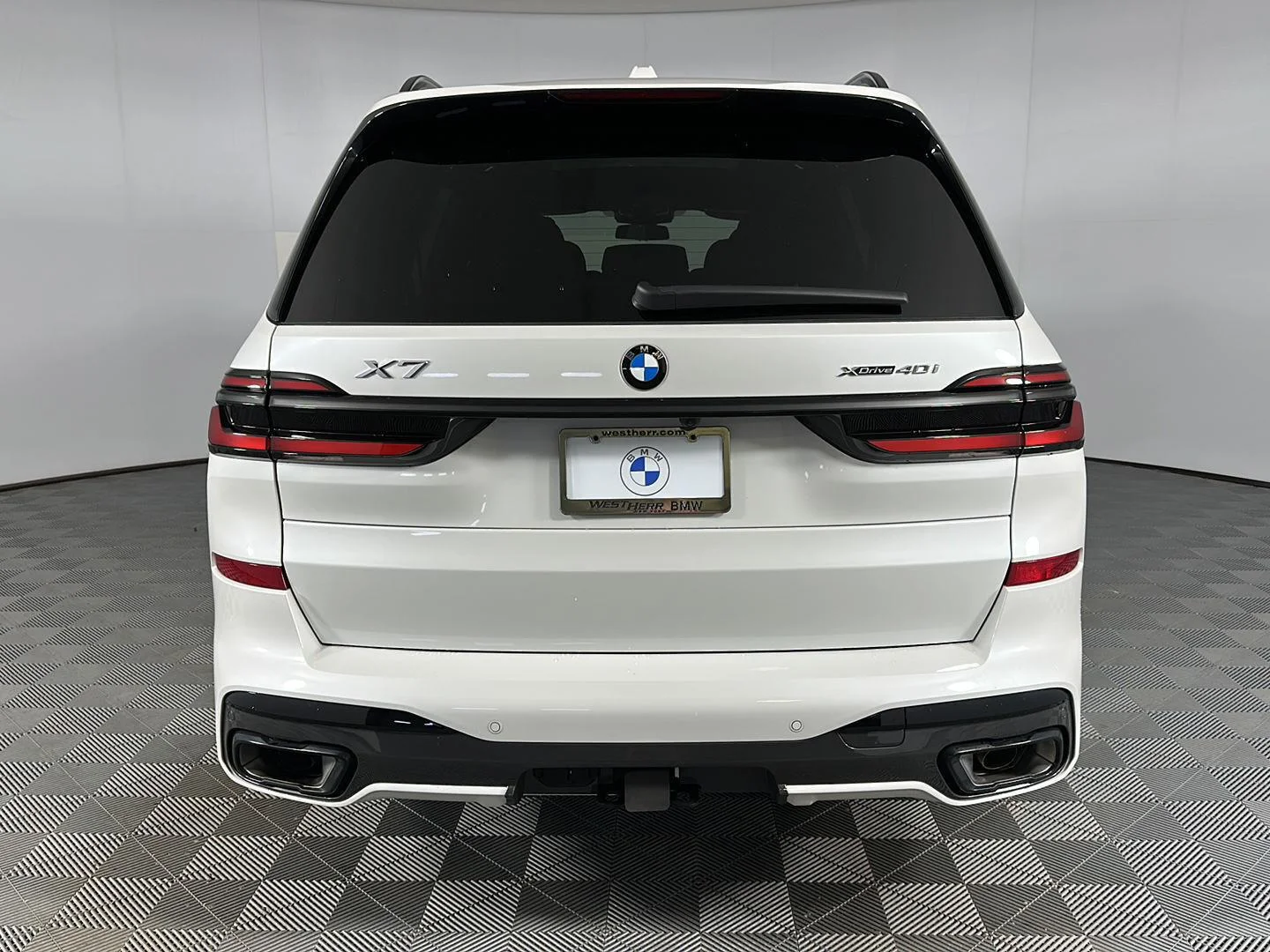 Used 2026 Mineral White Metallic BMW xDrive40i image 30