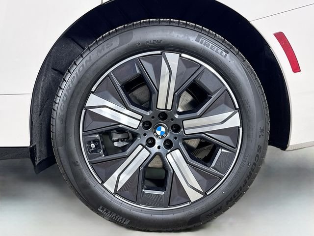 2026 BMW iX 45 - Photo 32