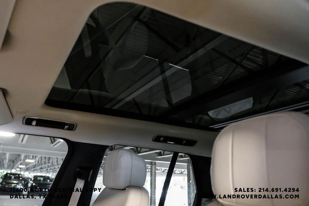 Used 2023 Portofino Blue Metallic Land Rover SE image 4