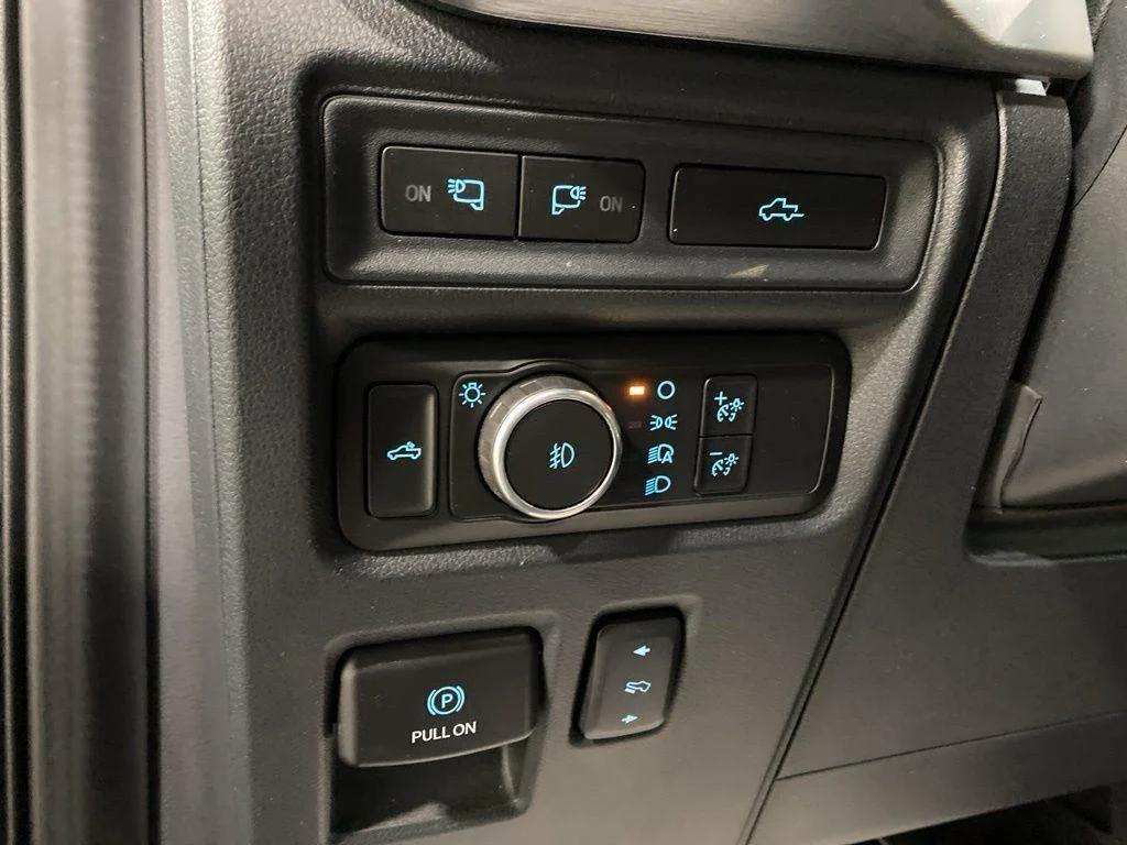 Used 2021 Black Metallic Ford LARIAT image 20