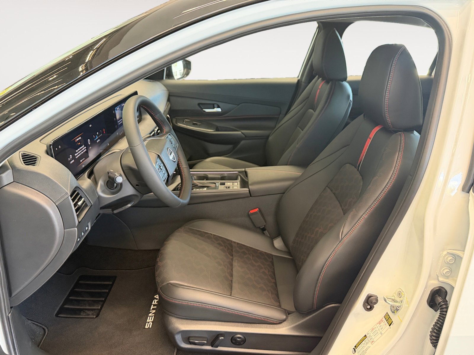 New 2026 Aspen White Tricoat/Super Black Nissan SR image 23