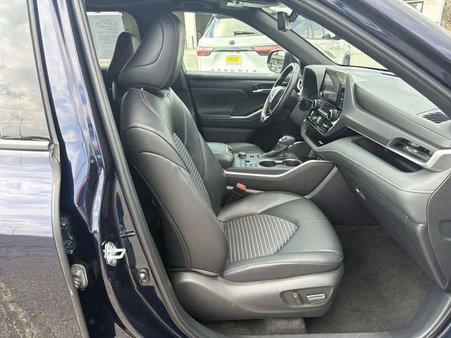 2025 Toyota Highlander XSE - Photo 25