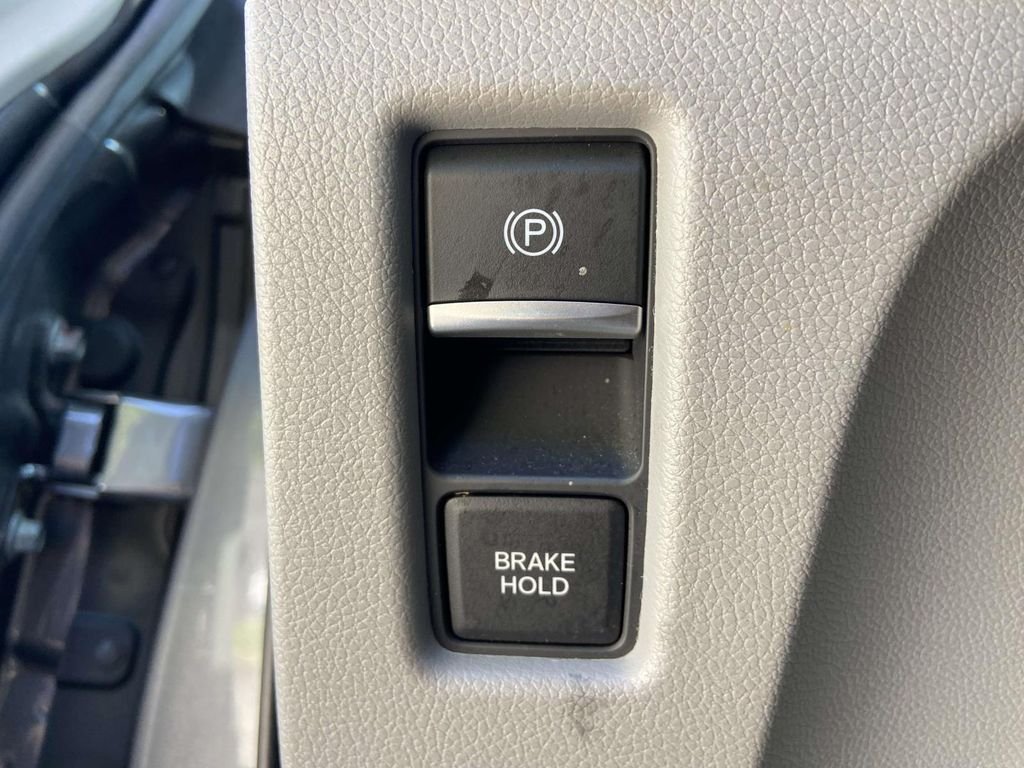 Used 2018  Honda Touring image 30