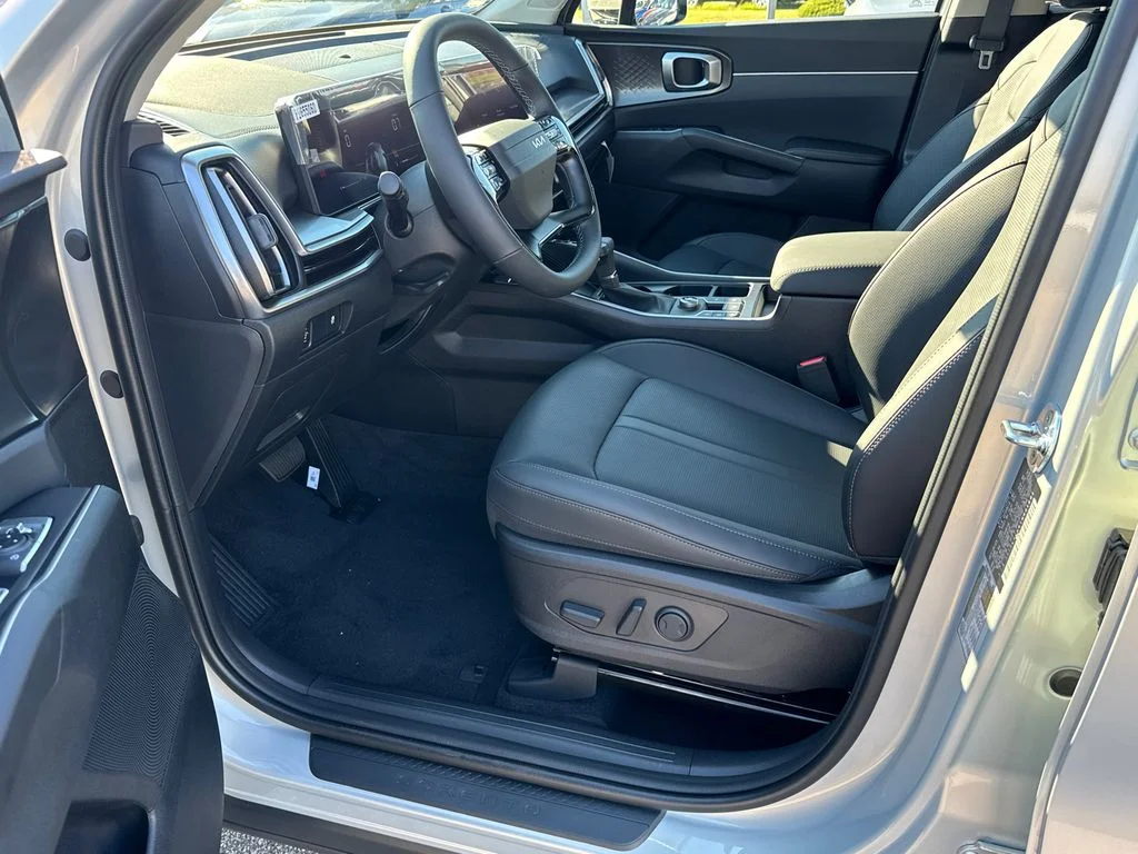 New 2026 Ivory Silver Kia S image 9