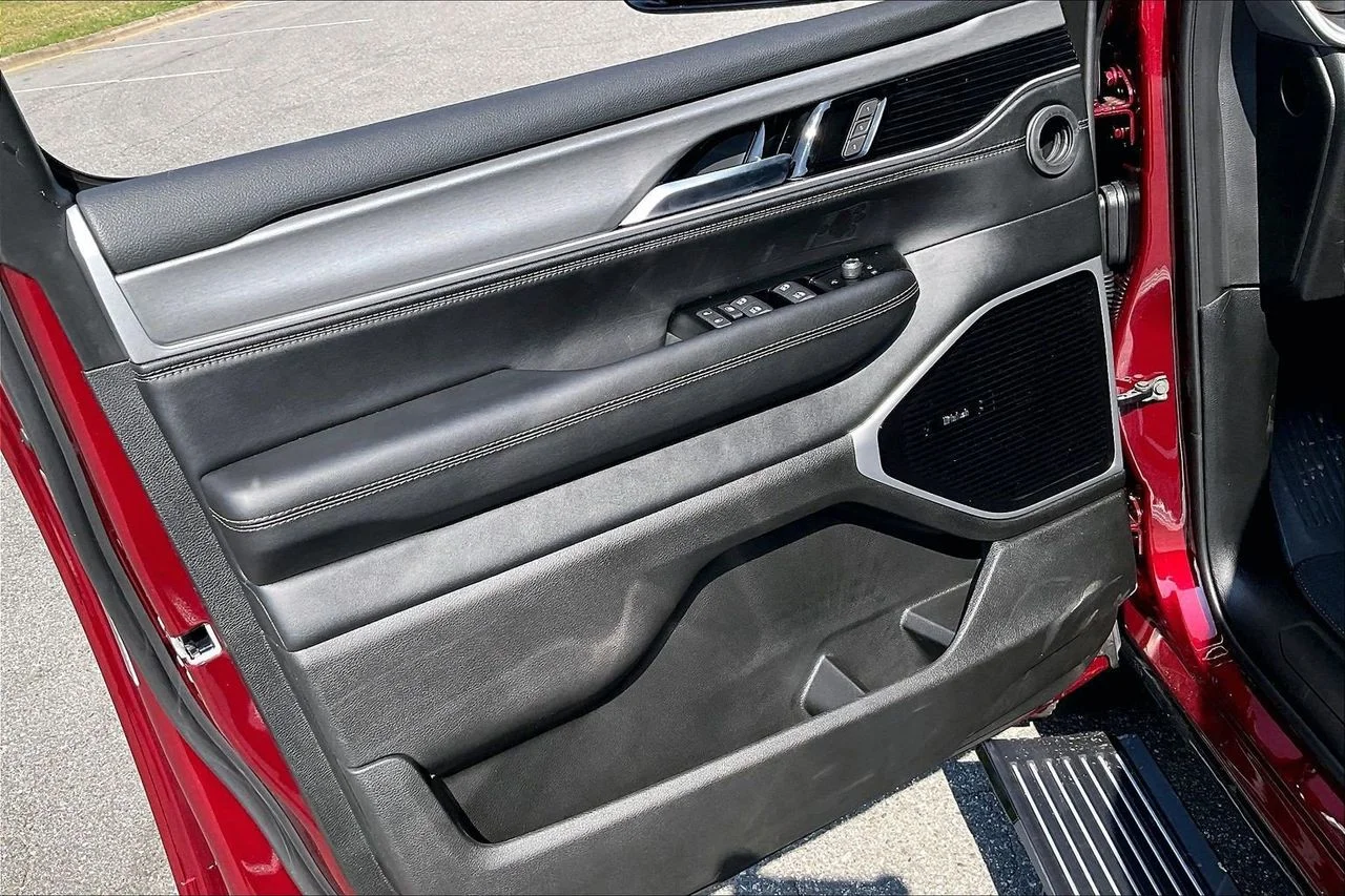New 2026 Velvet Red Pearl-Coat Exterior Paint Jeep Limited Altitude image 30
