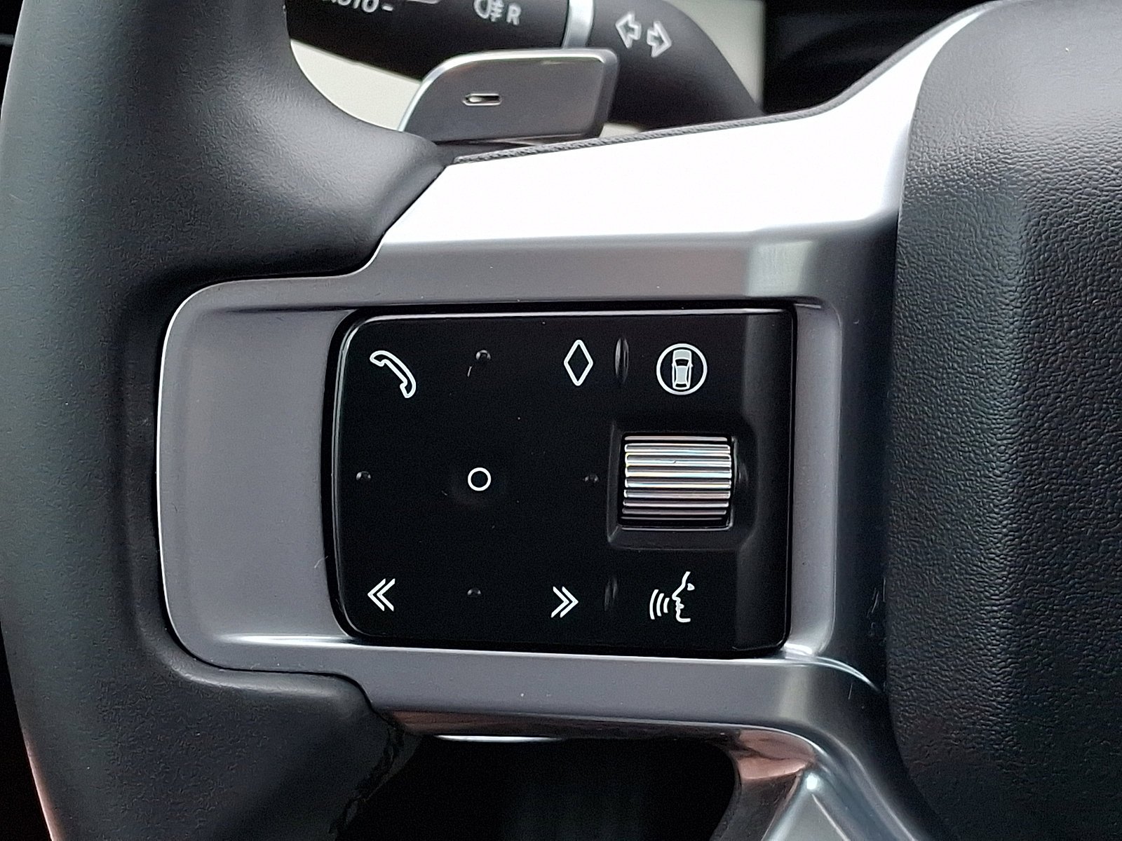 Used 2025 Black Land Rover S image 21