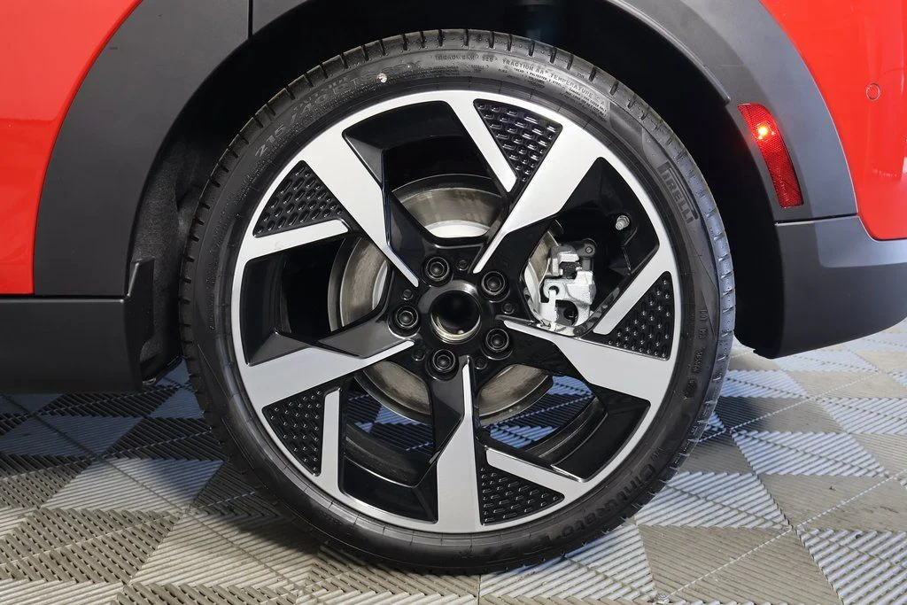 New 2026 Chili Red MINI Iconic image 10
