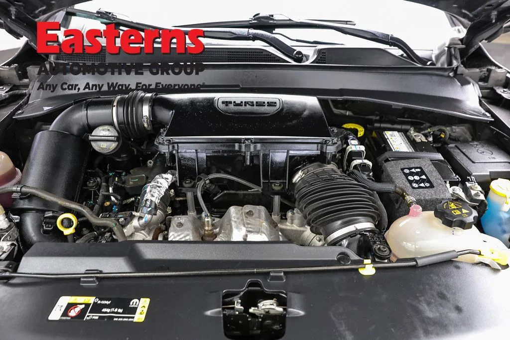 Used 2024  Jeep Latitude image 7