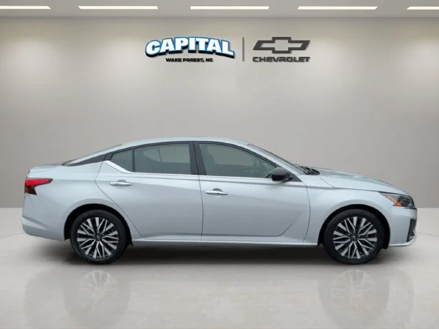 Used 2024 Silver Nissan 2.5 SV image 6