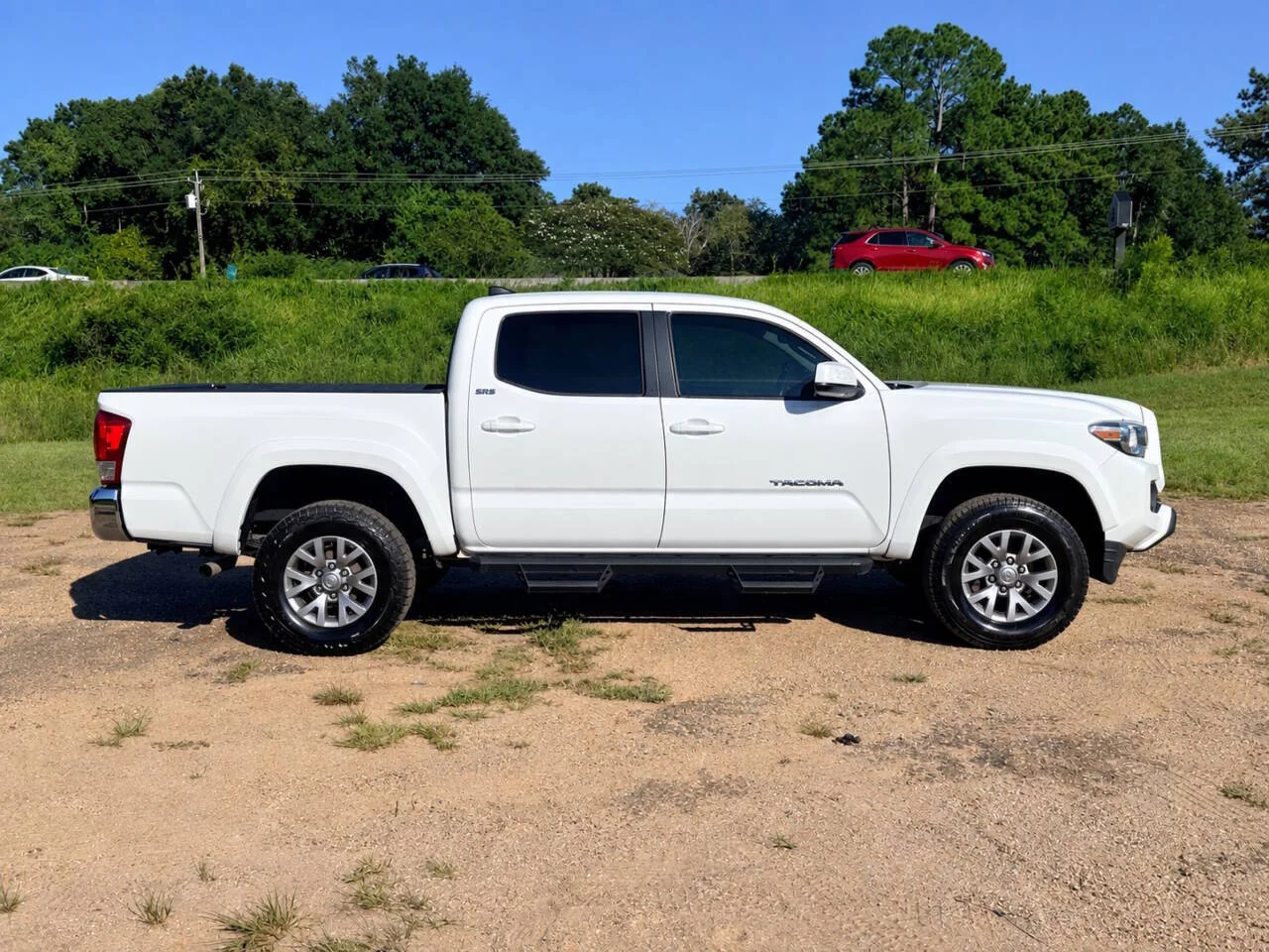 Used 2017 White Toyota SR5 V6 4x2 4dr Double Cab 5.0 ft SB image 6