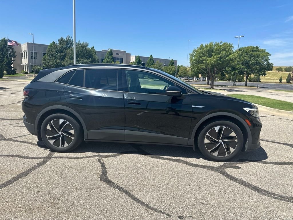 Used 2021 Black Volkswagen Pro image 4