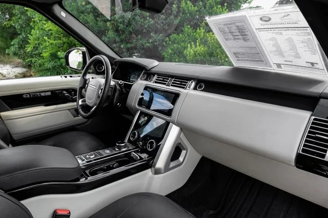 Used 2019 White Land Rover 5.0L V8 Supercharged image 19