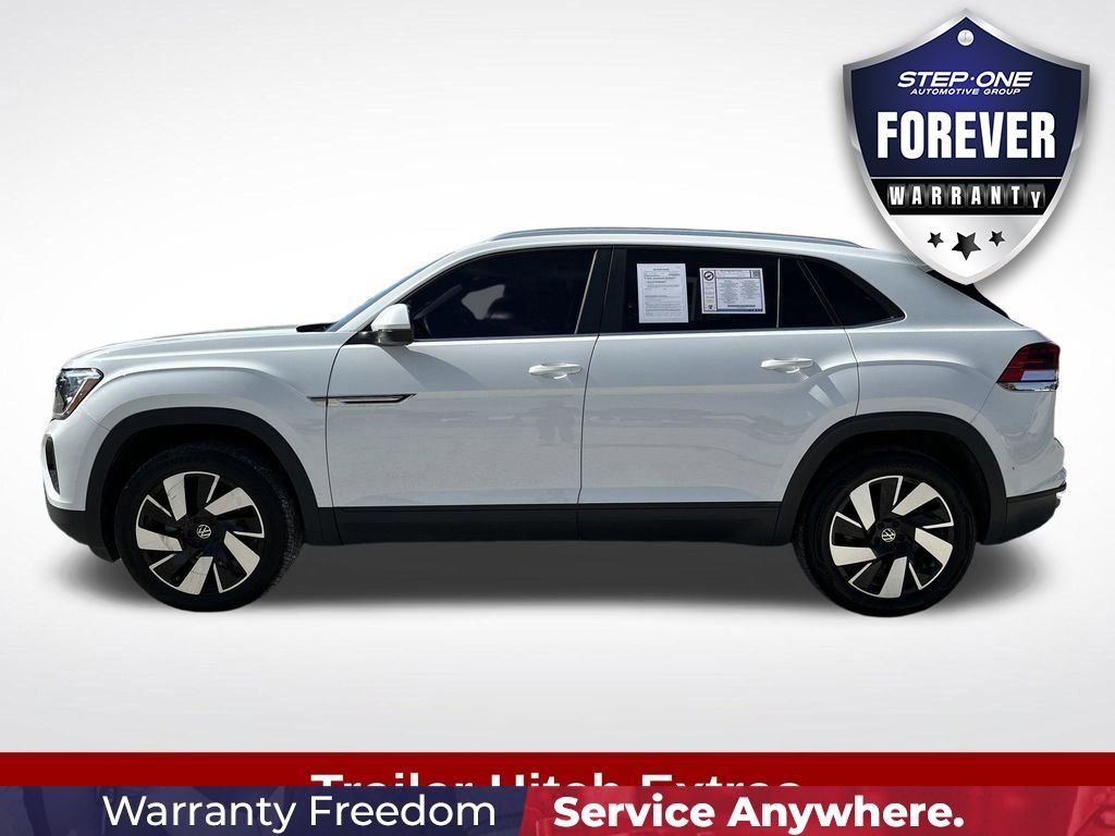 Used 2025  Volkswagen 2.0T SE w/Technology image 4