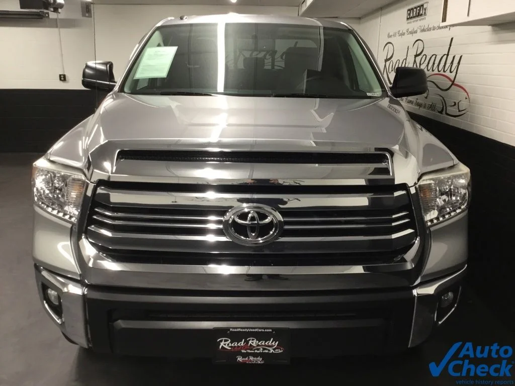 Used 2017 Silver Toyota SR5 image 4