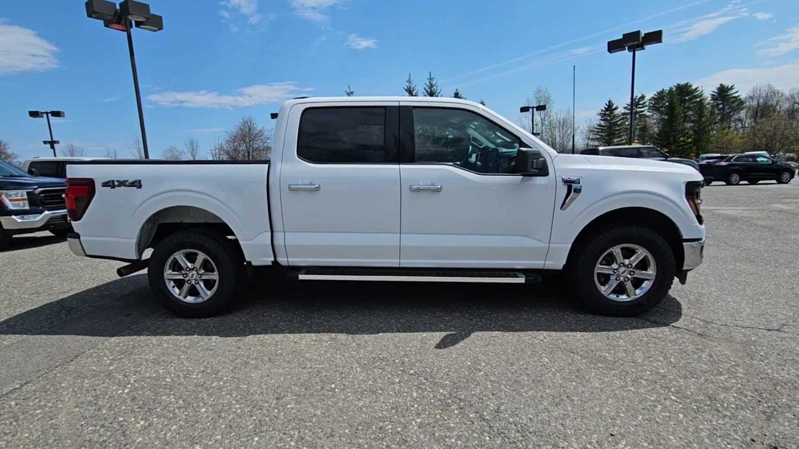 Certified Used 2025 Oxford White Ford XLT image 9