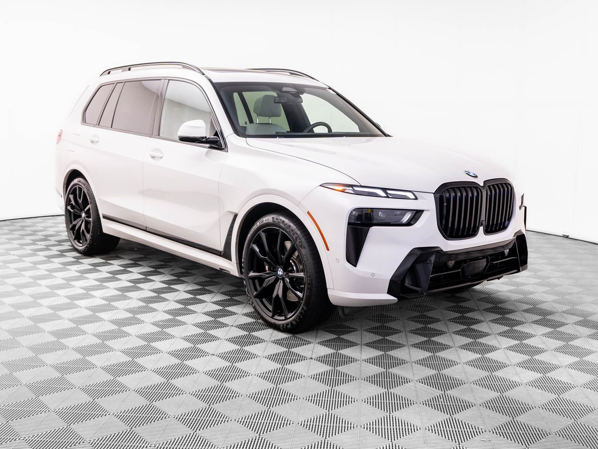 Used 2023 Mineral White Metallic BMW xDrive40i image 7