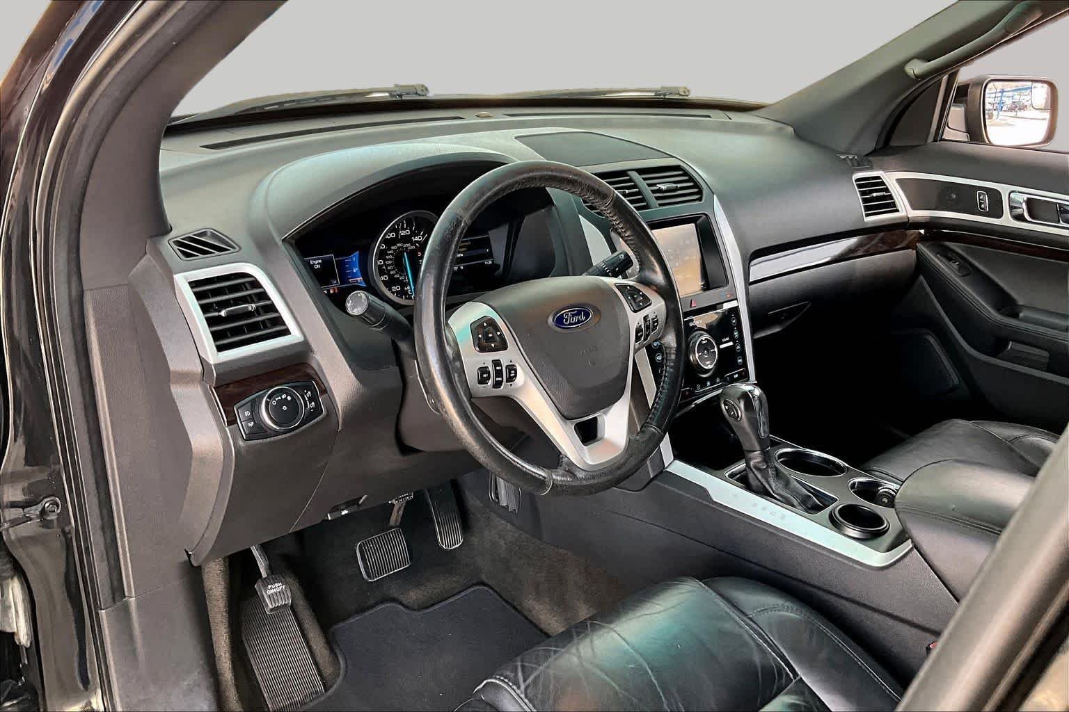 Used 2014 Tuxedo Black Metallic Ford Limited image 18
