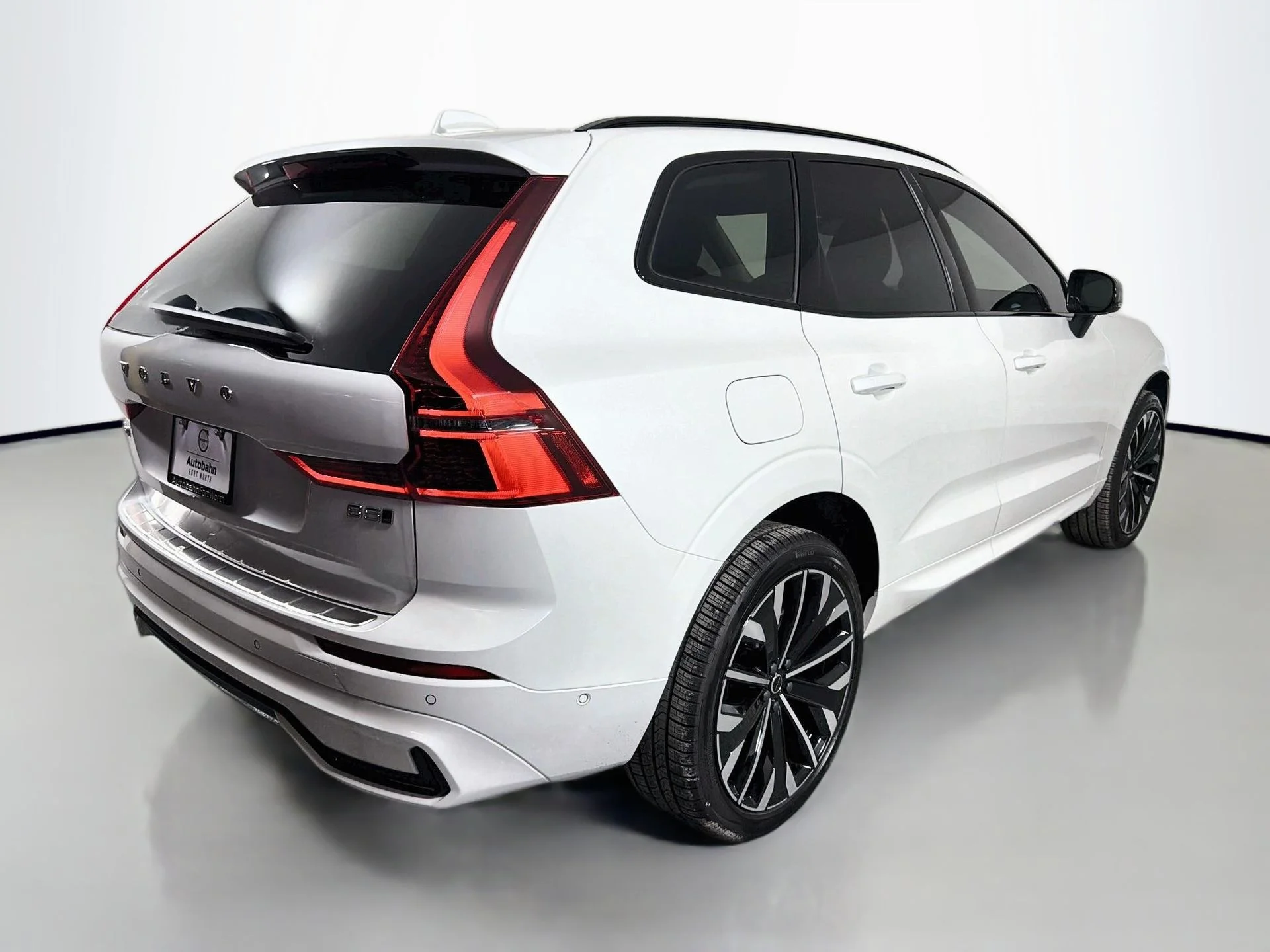 New 2026 Crystal White Volvo Ultra image 5