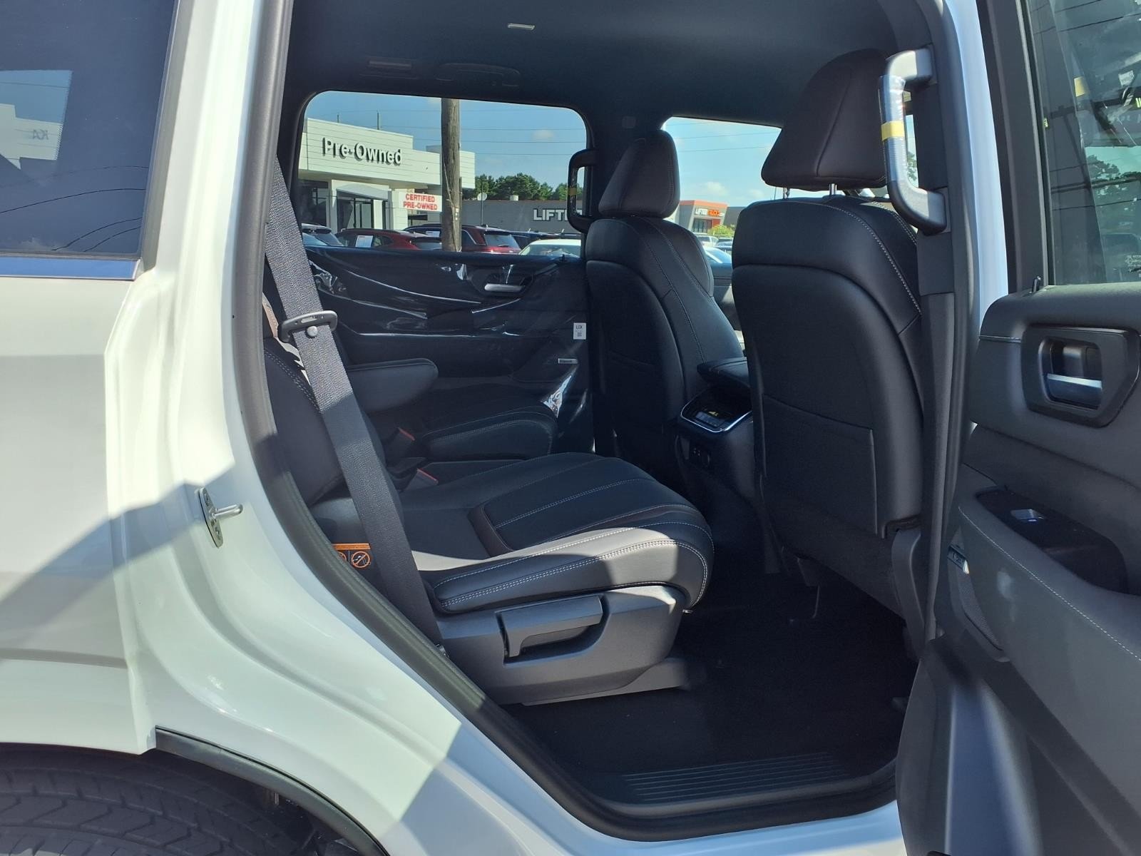 2026 Nissan Armada SL White at Robbins Nissan